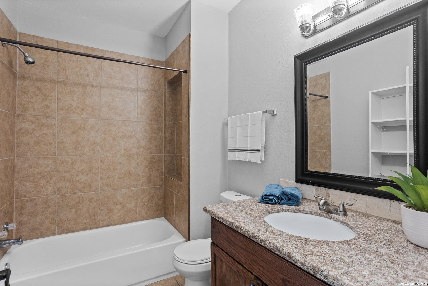 624 W Agarita