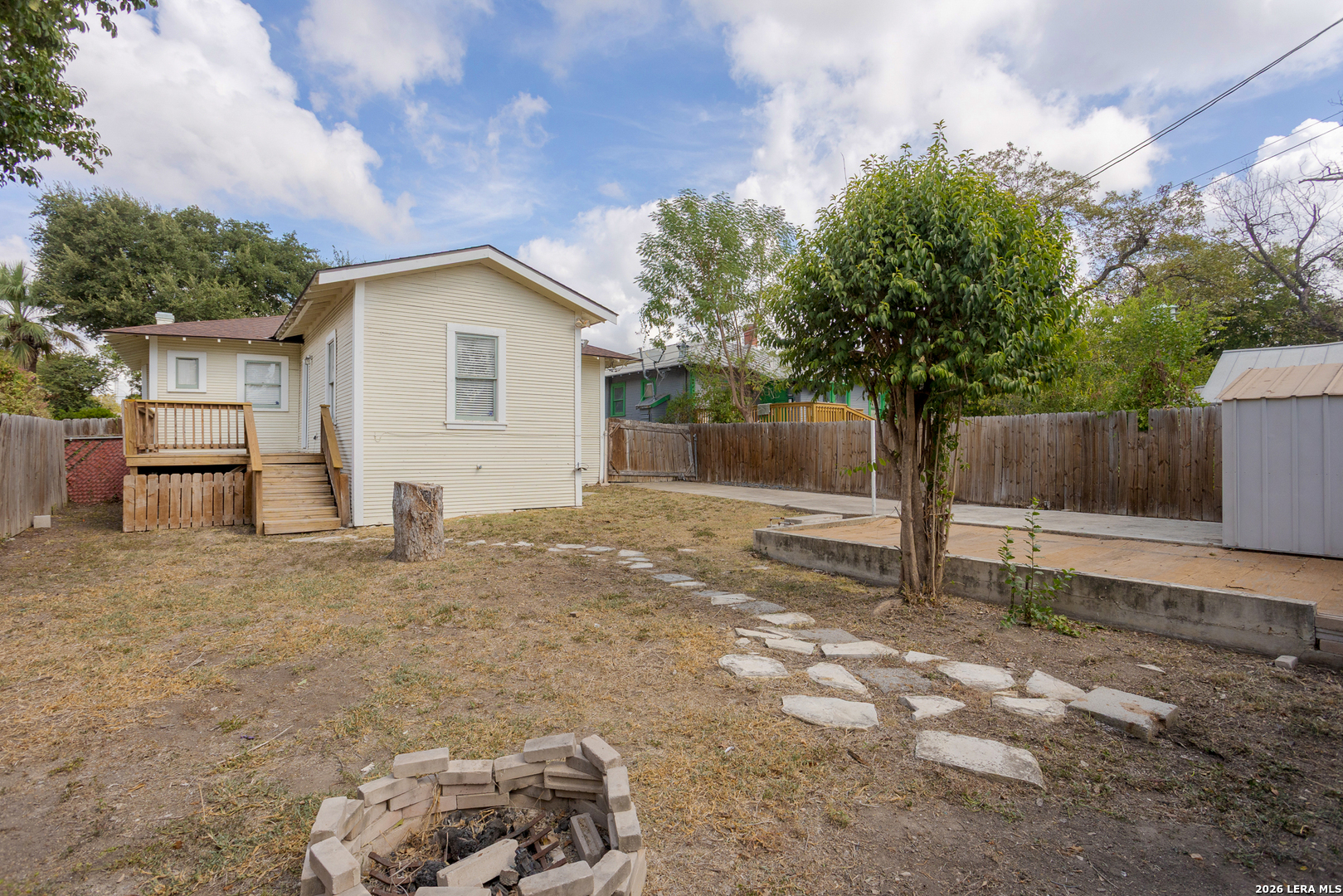 624 W Agarita