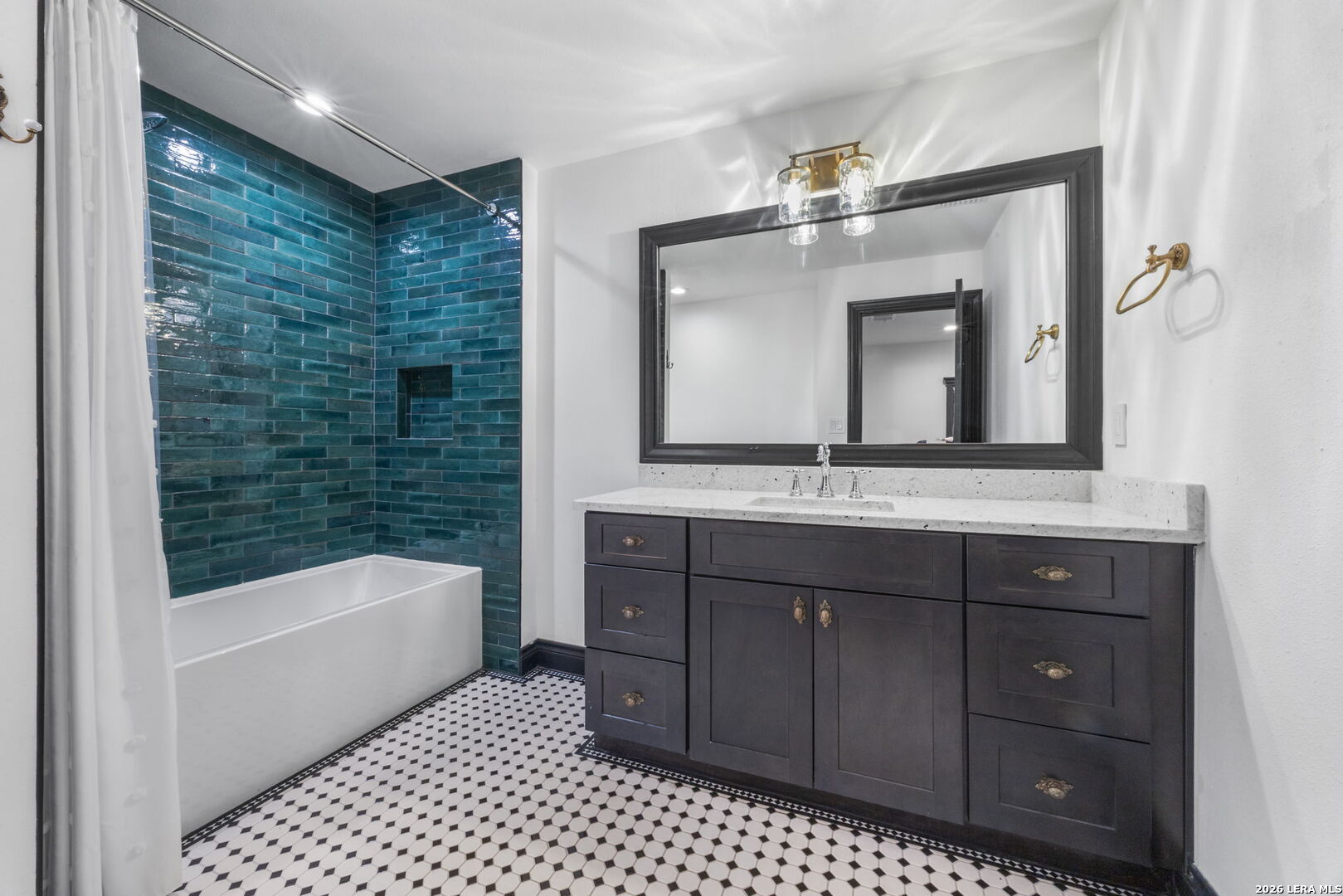 232 MEADOWBROOK DR