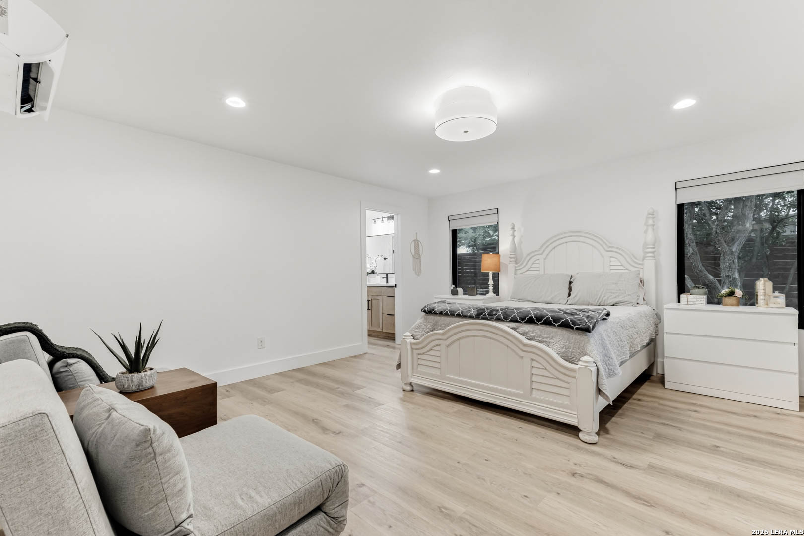 120 W Hosack St