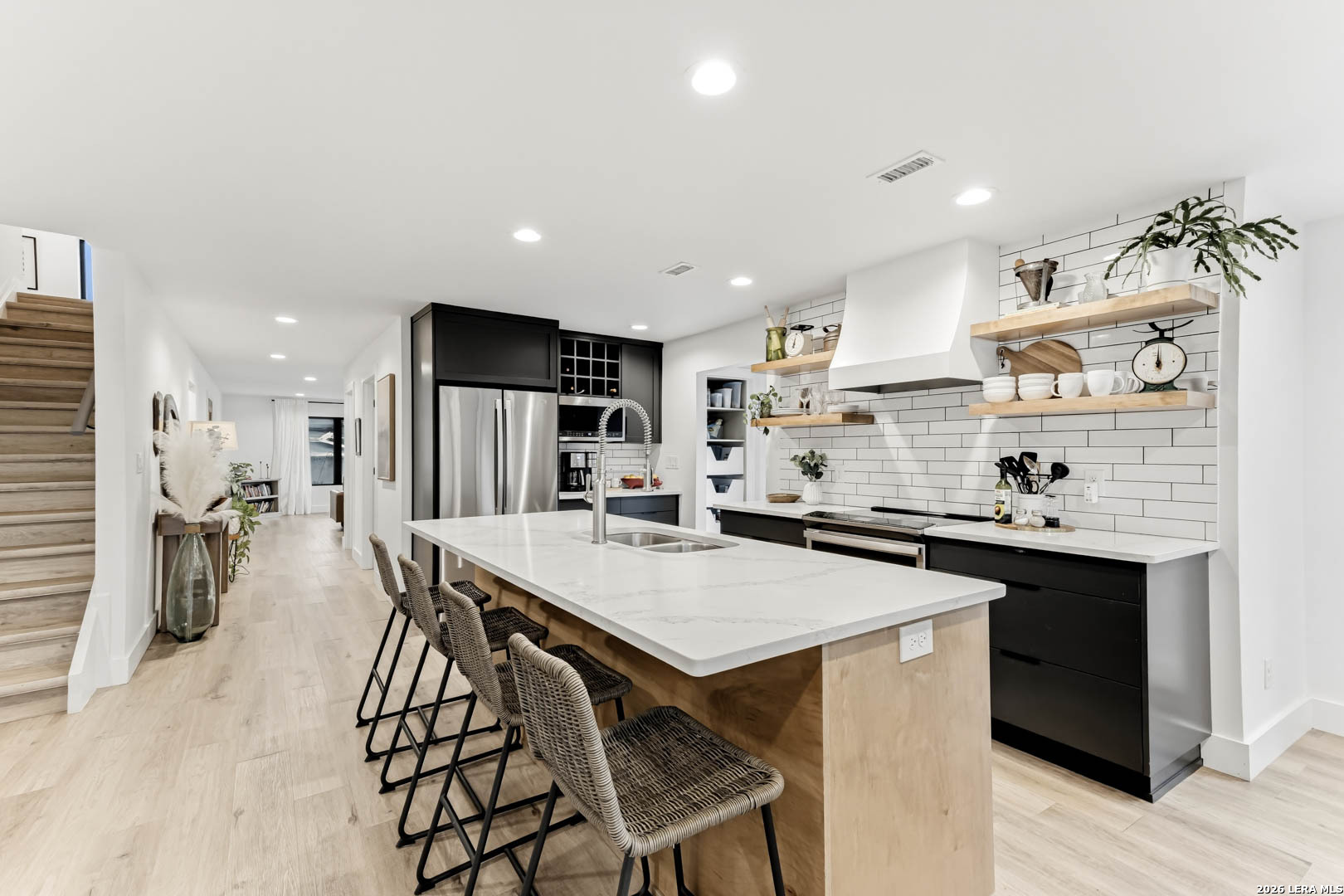 120 W Hosack St