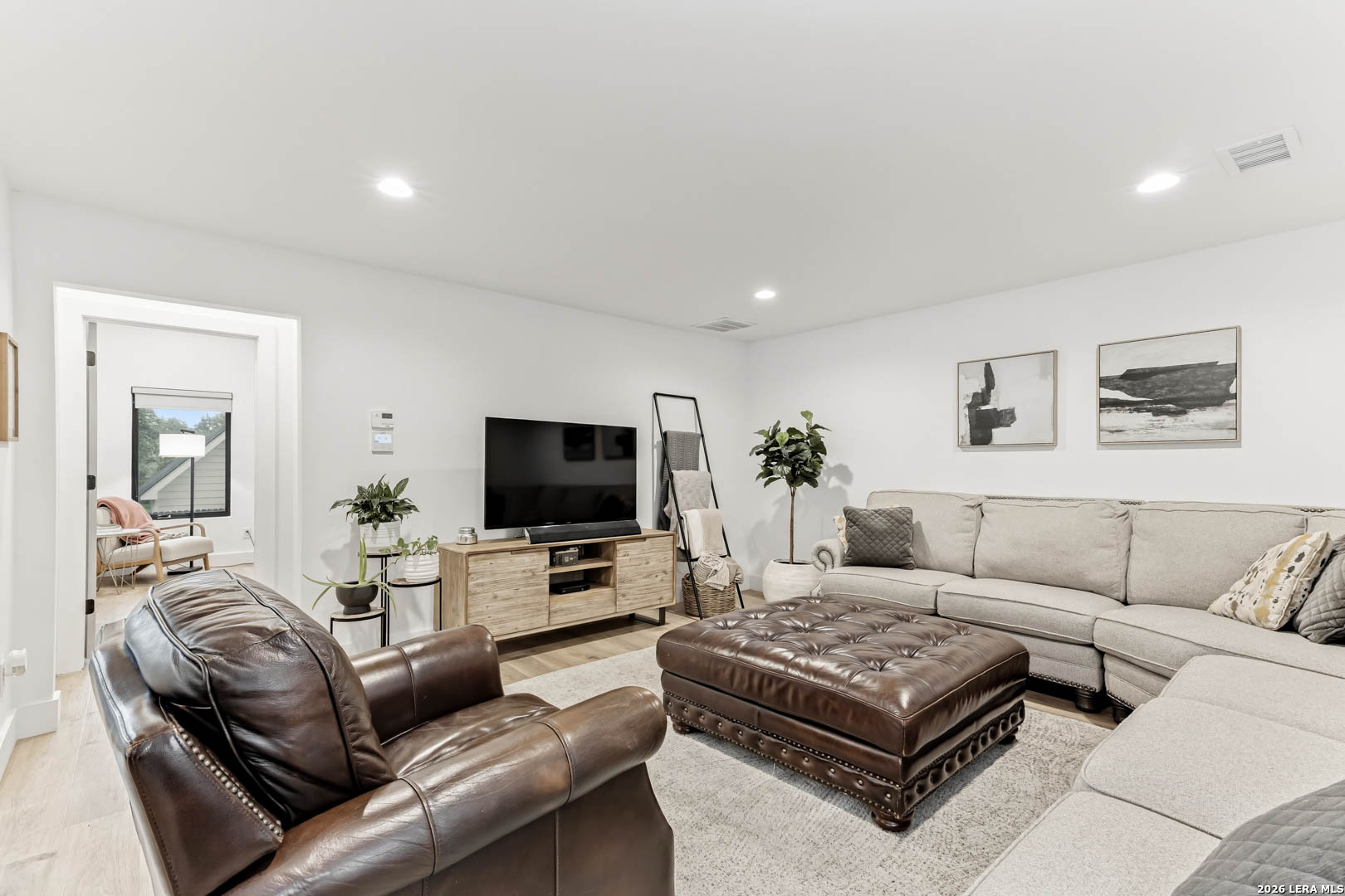 120 W Hosack St