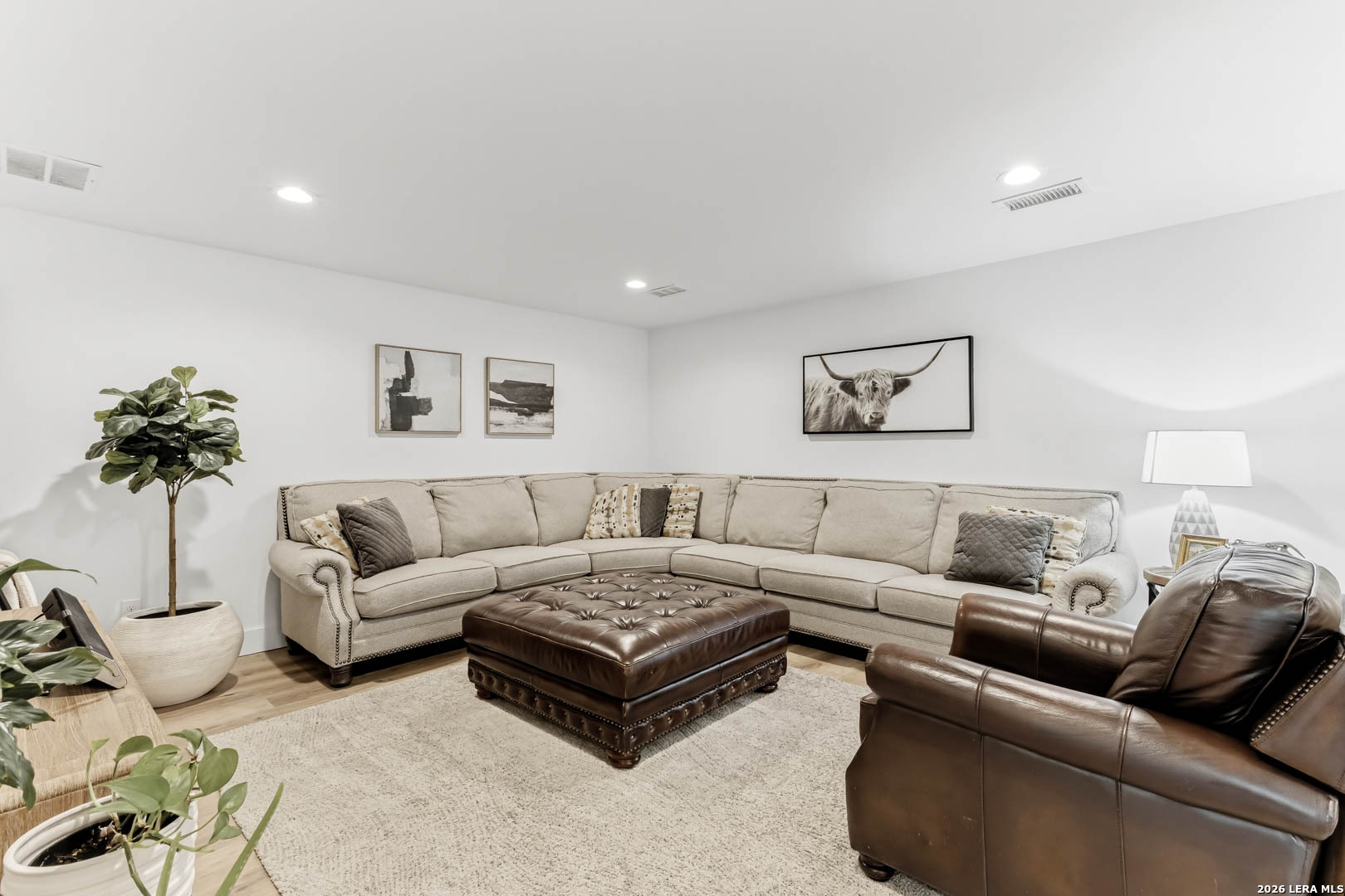 120 W Hosack St