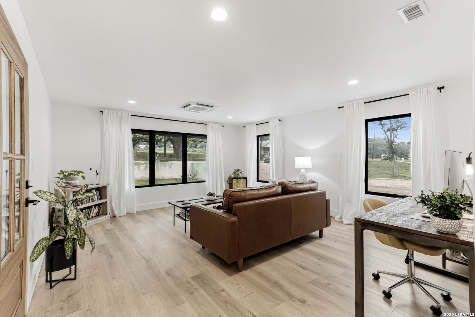 120 W Hosack St
