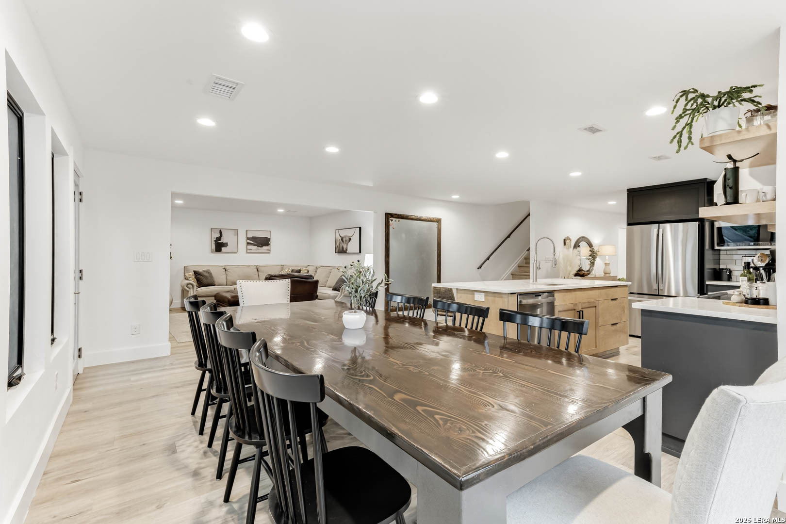 120 W Hosack St