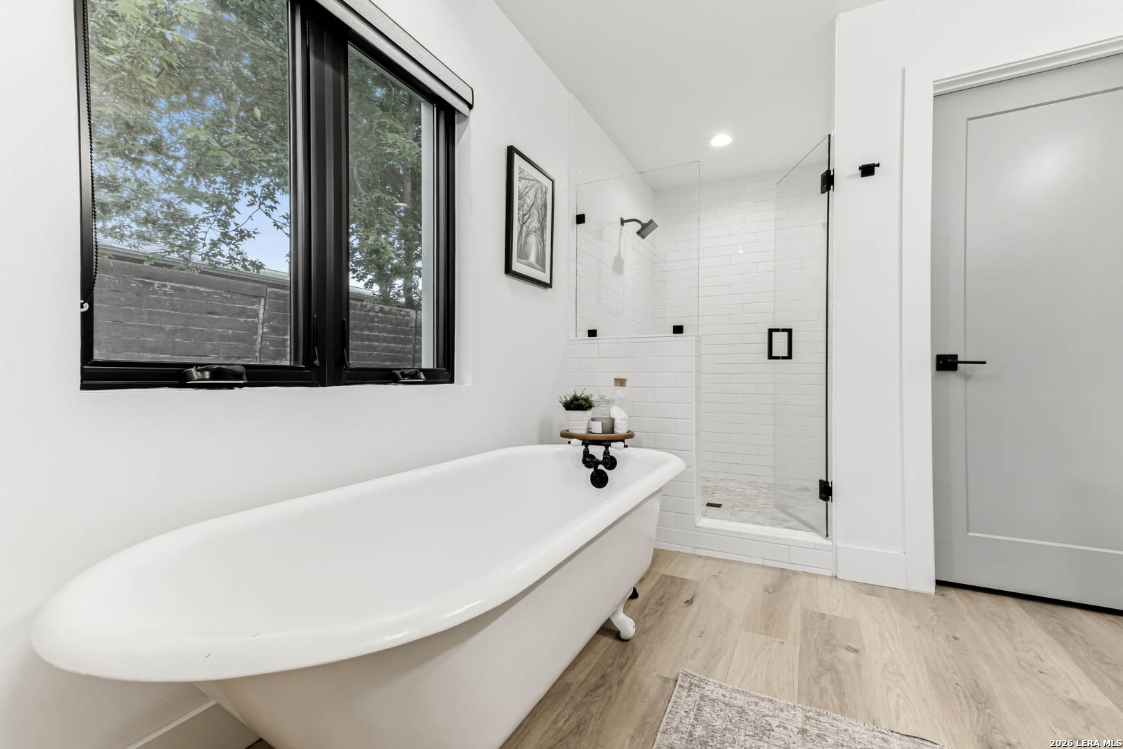120 W Hosack St