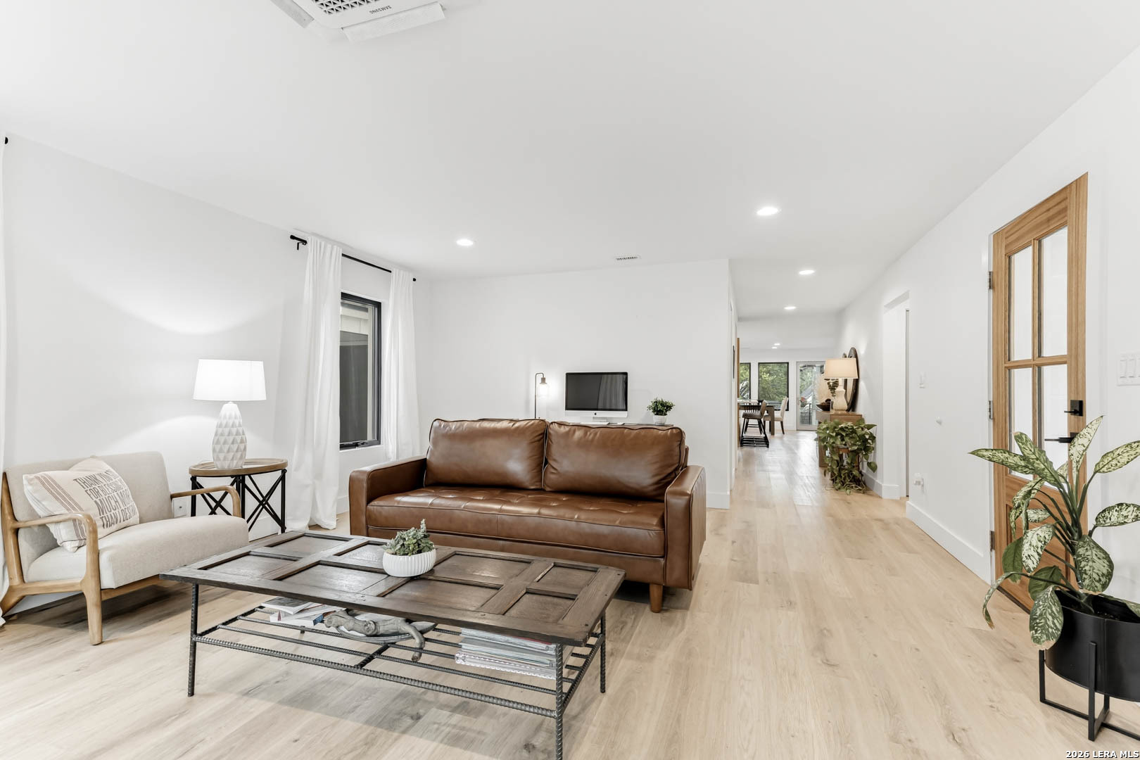 120 W Hosack St