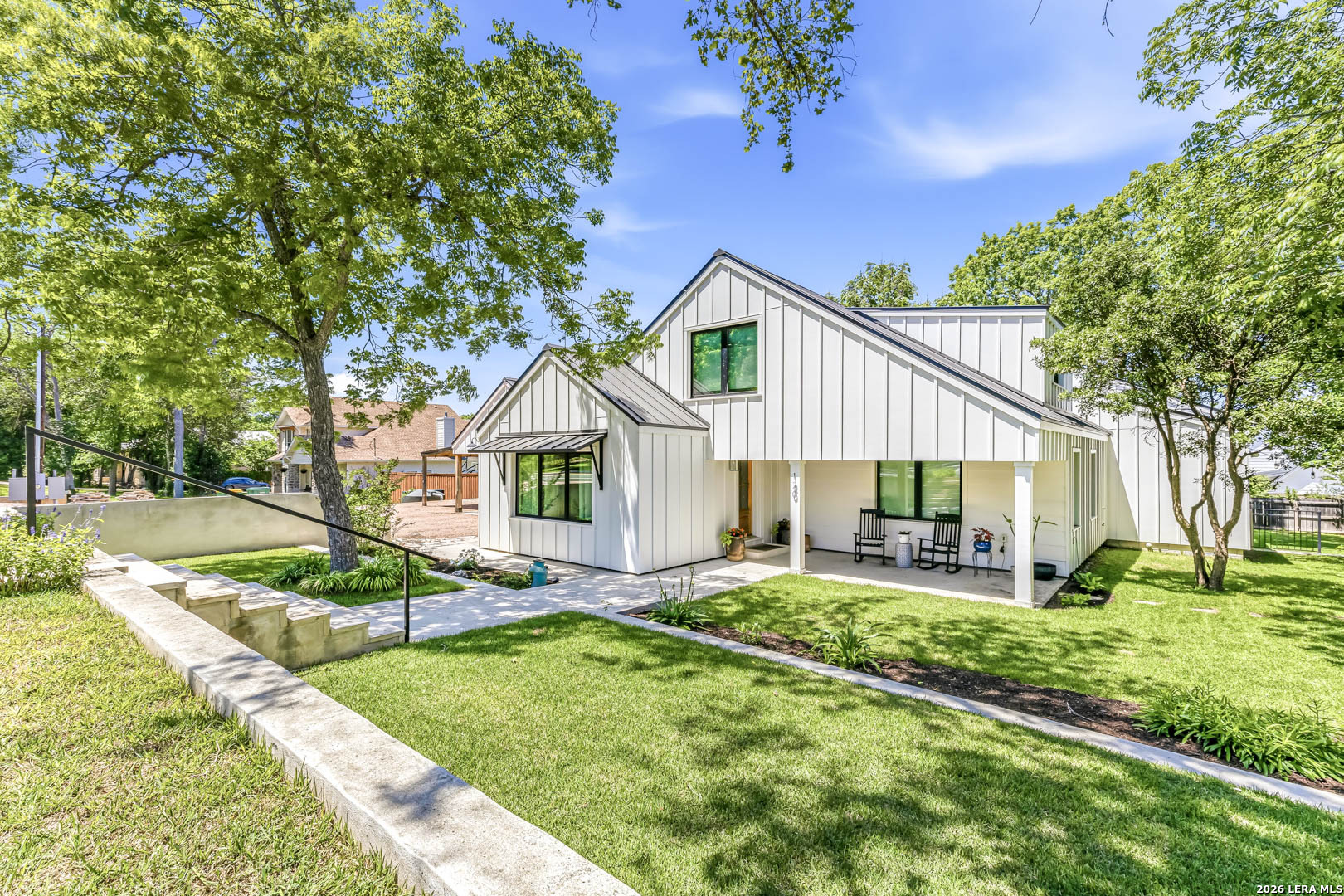 120 W Hosack St