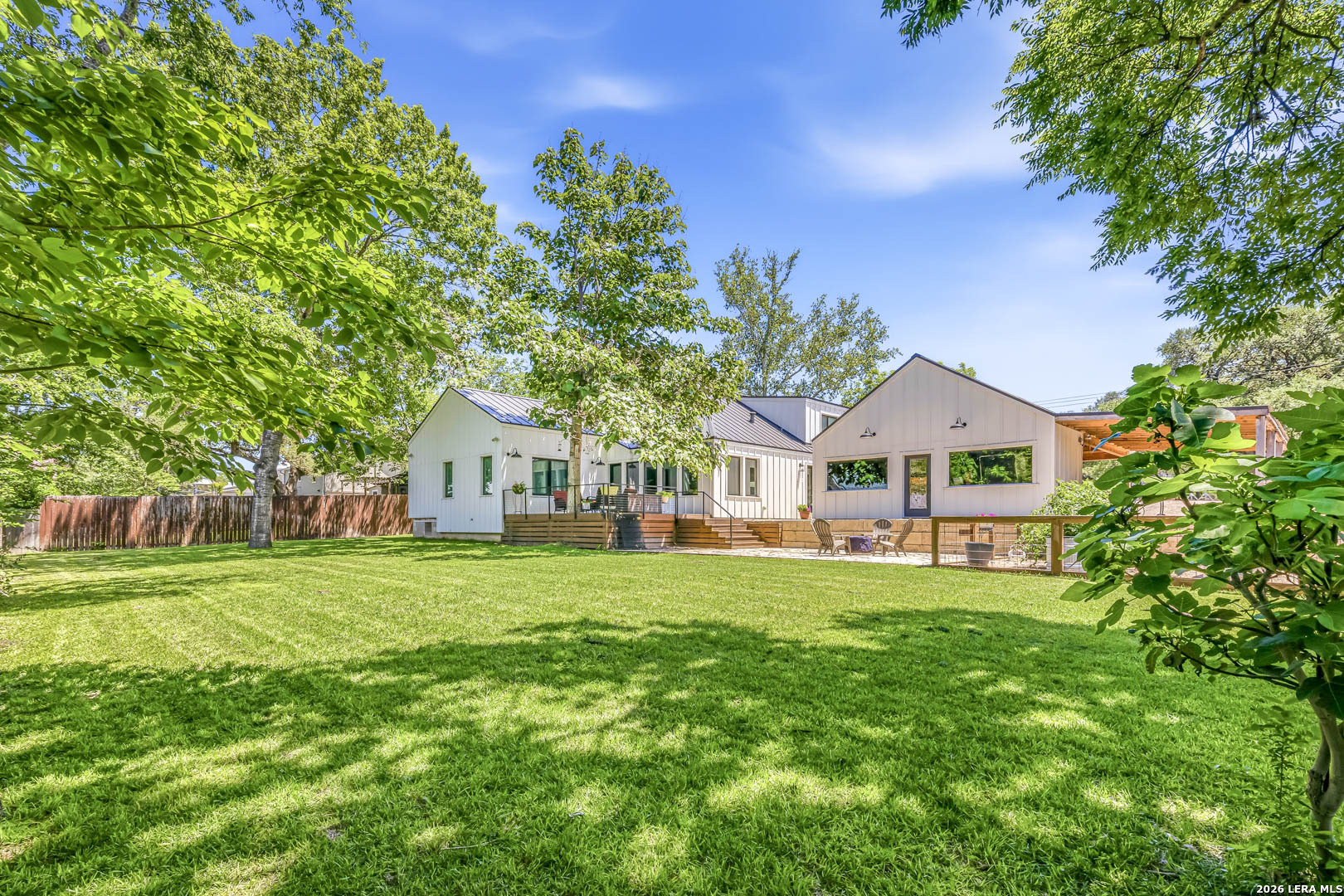 120 W Hosack St