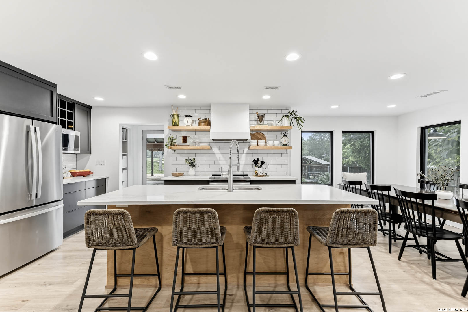 120 W Hosack St