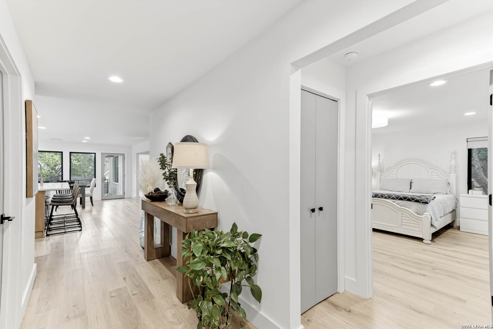 120 W Hosack St