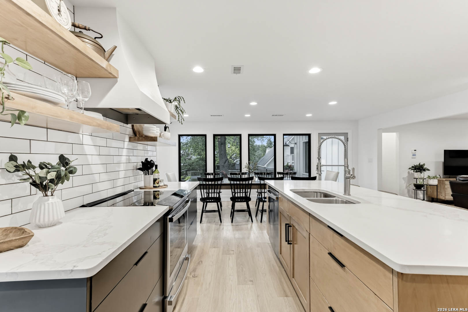 120 W Hosack St