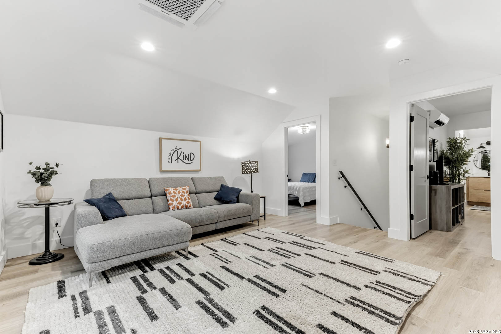 120 W Hosack St