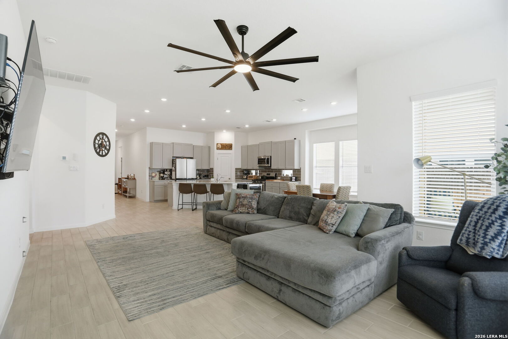 8912 Luciano Ridge