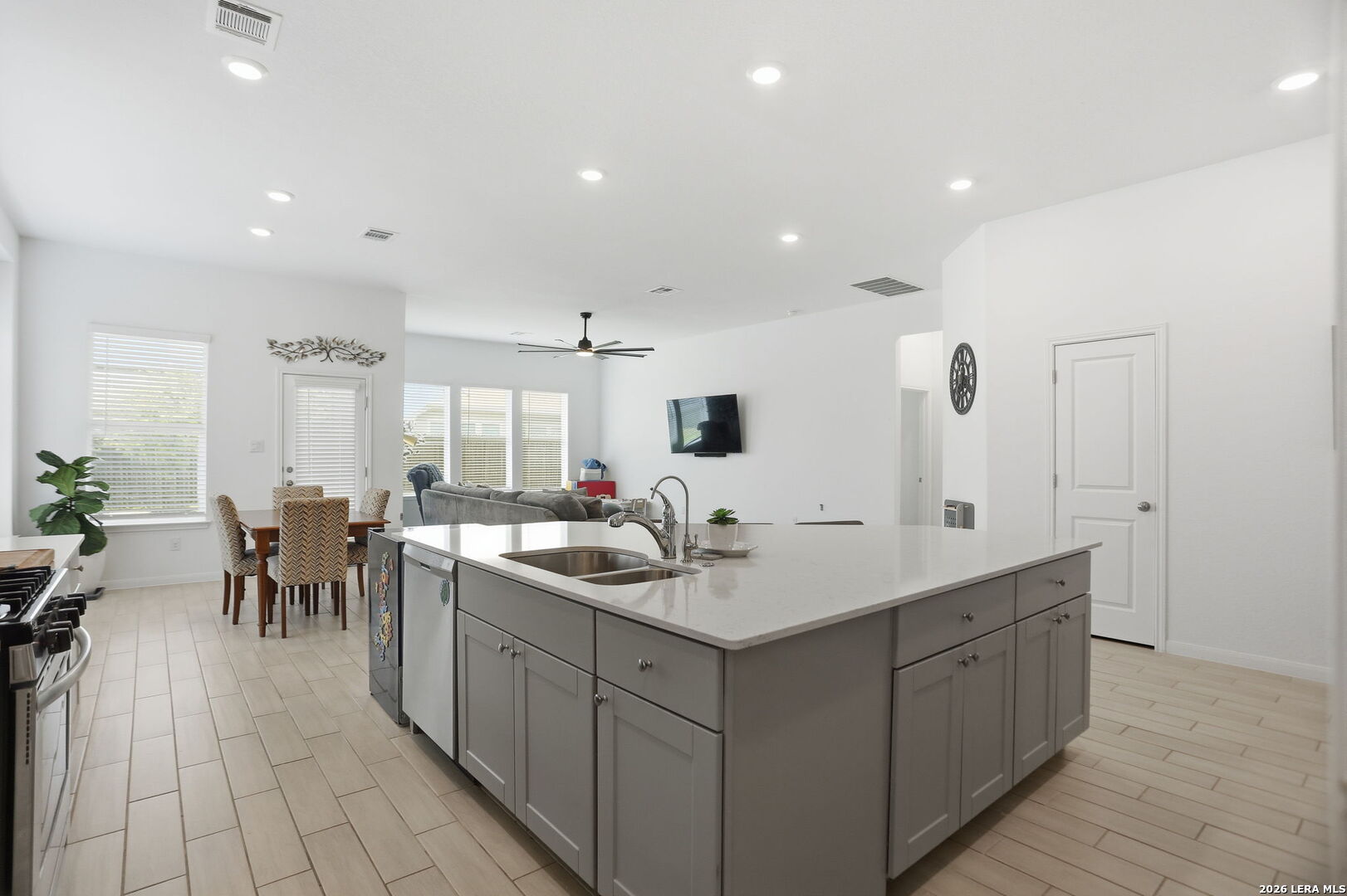 8912 Luciano Ridge