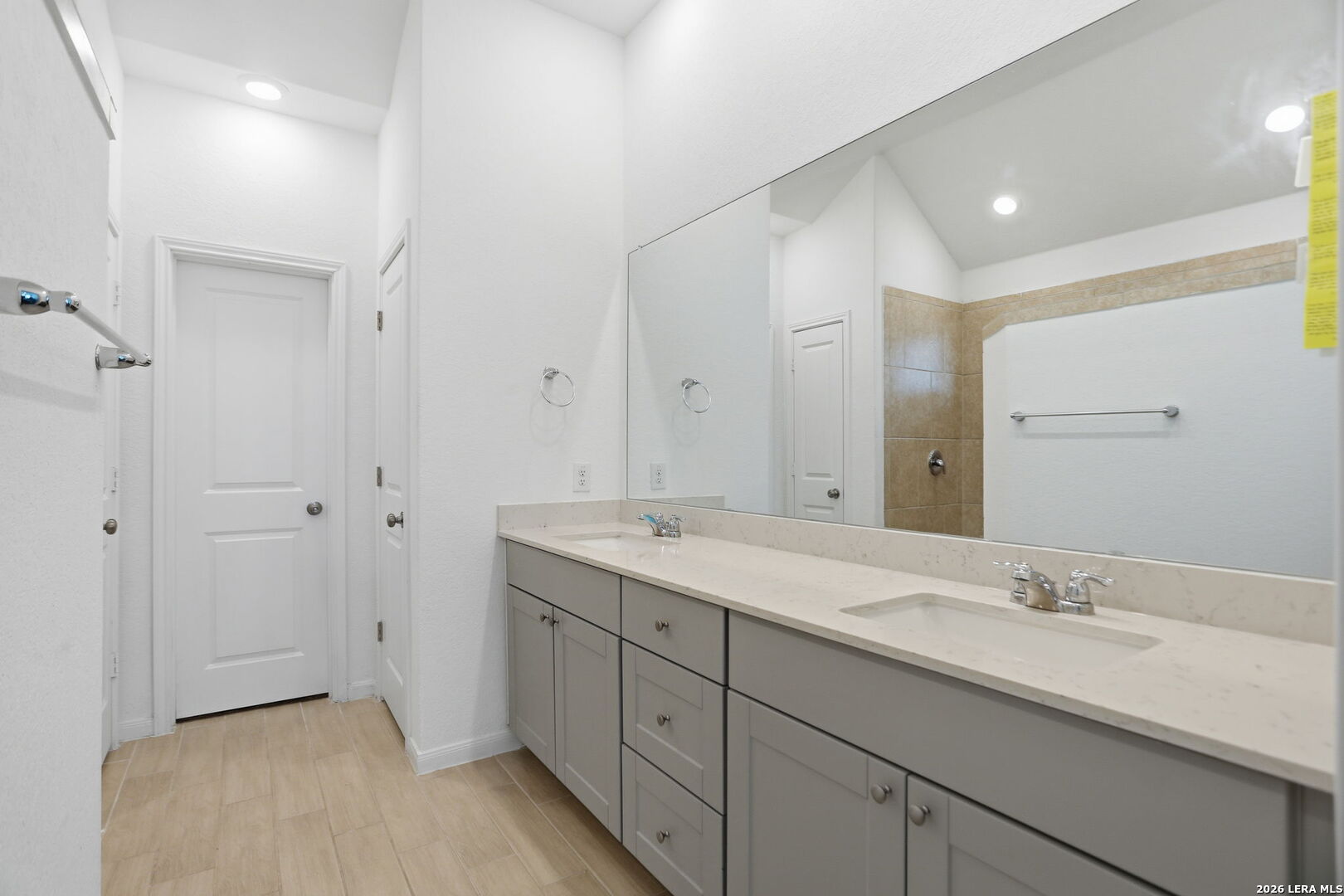 8912 Luciano Ridge