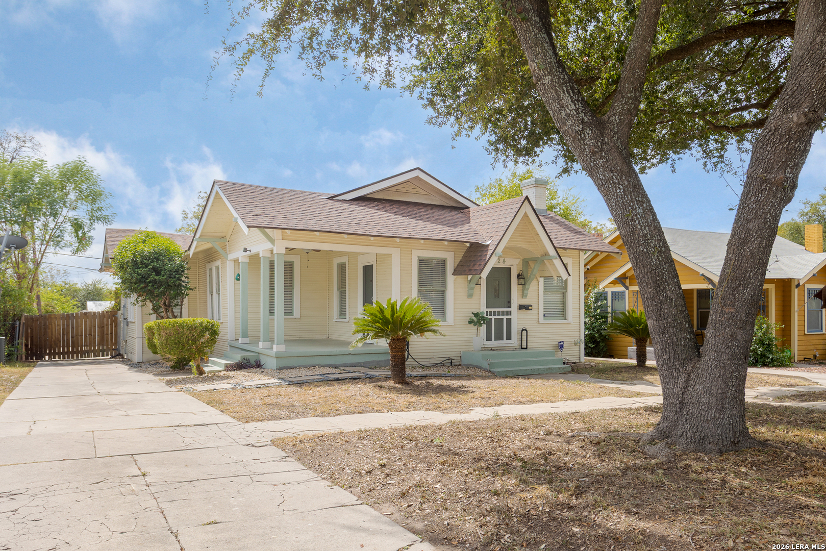 624 W AGARITA AVE