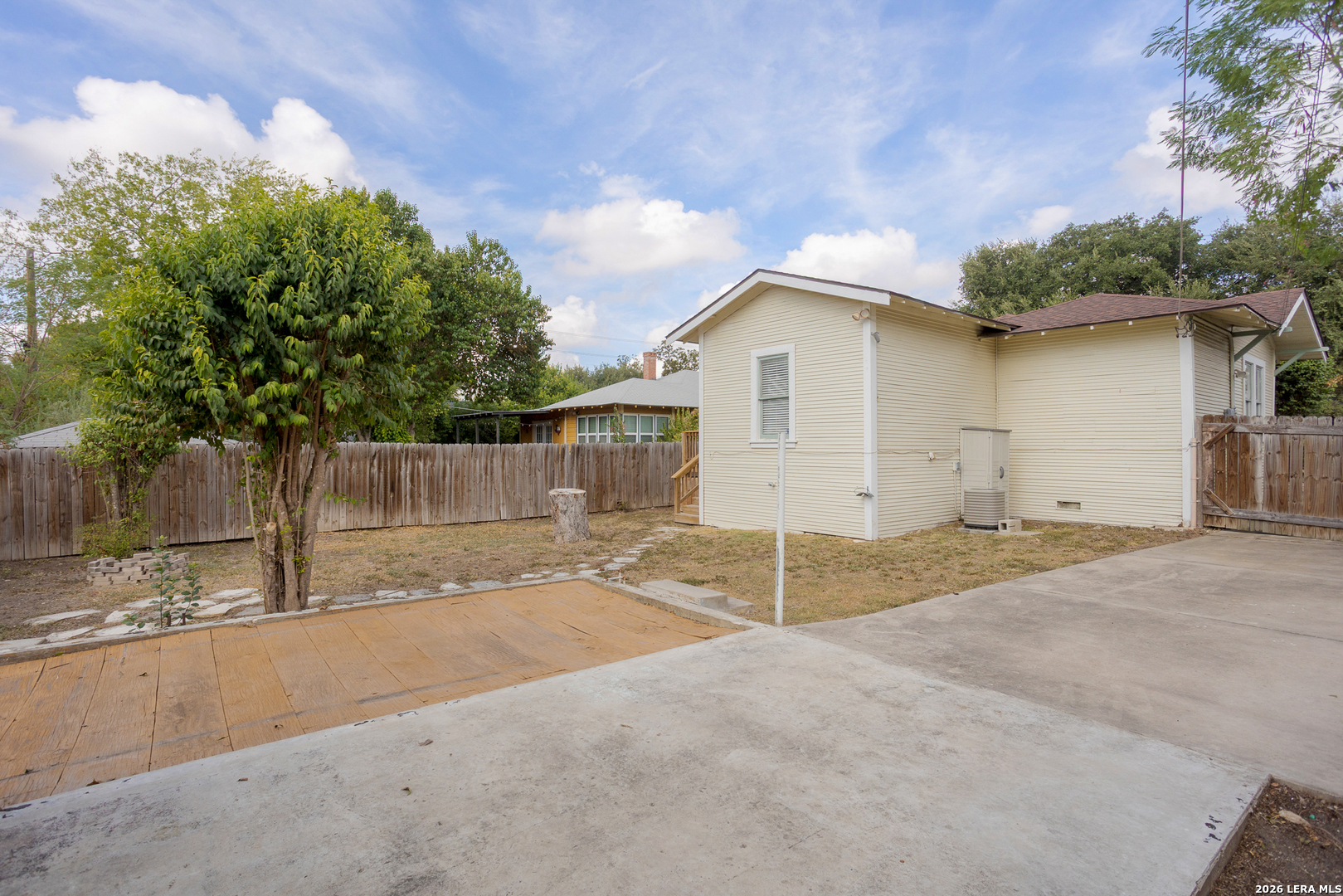 624 W AGARITA AVE