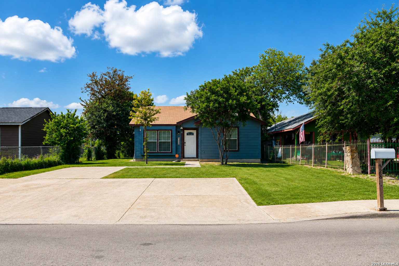528 W GERALD AVE