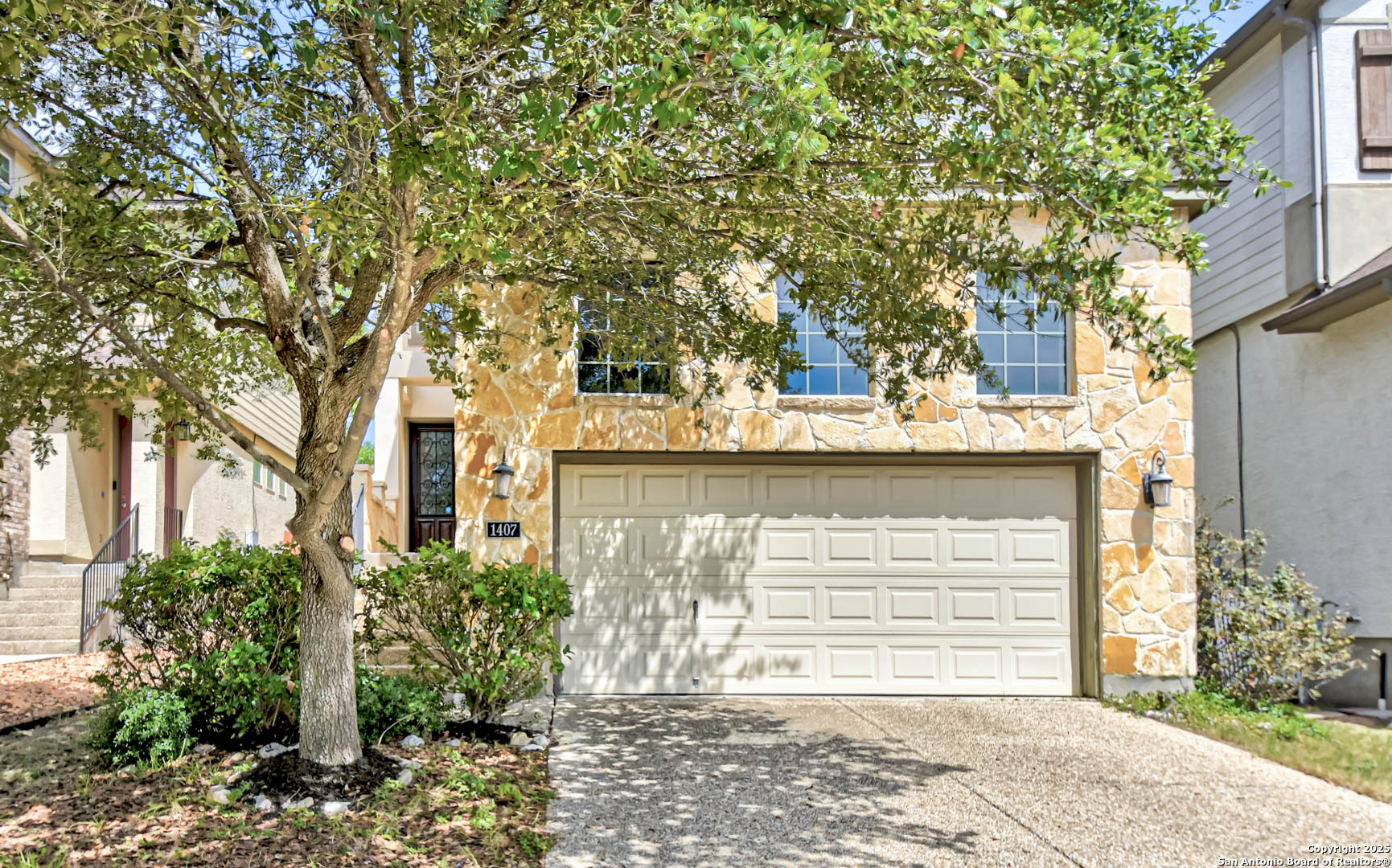 1407 Nicholas Manor