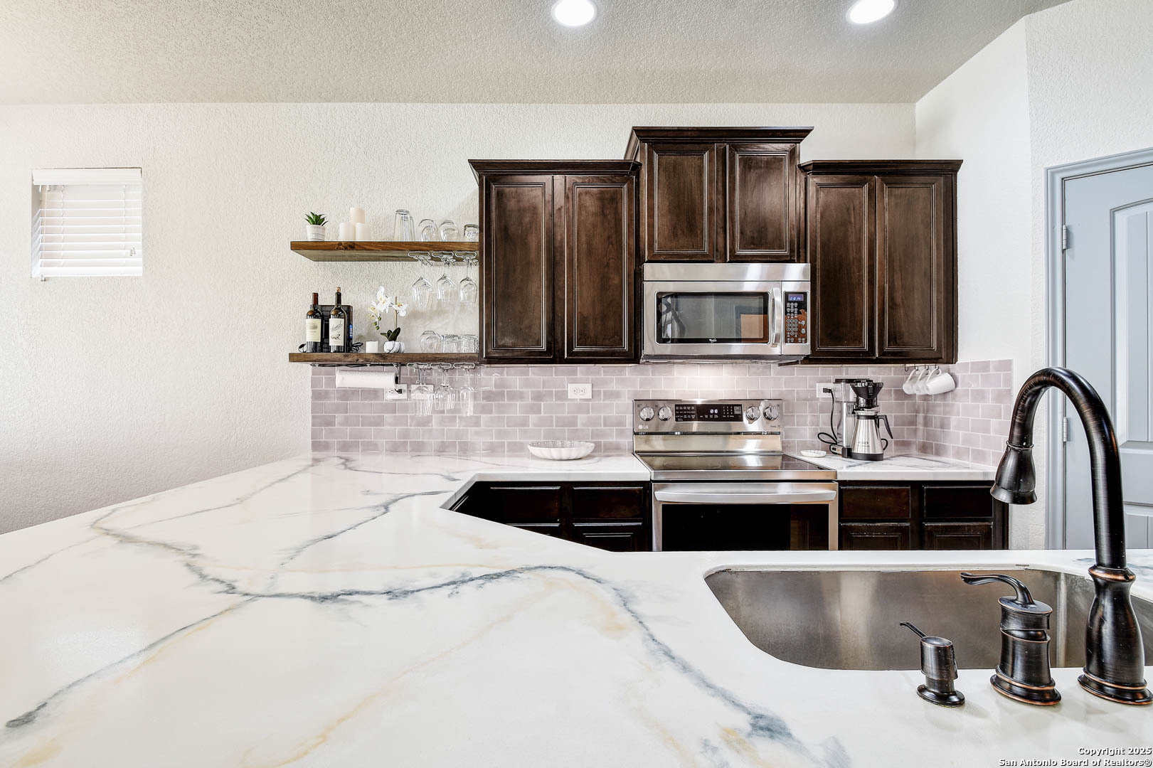 1407 Nicholas Manor