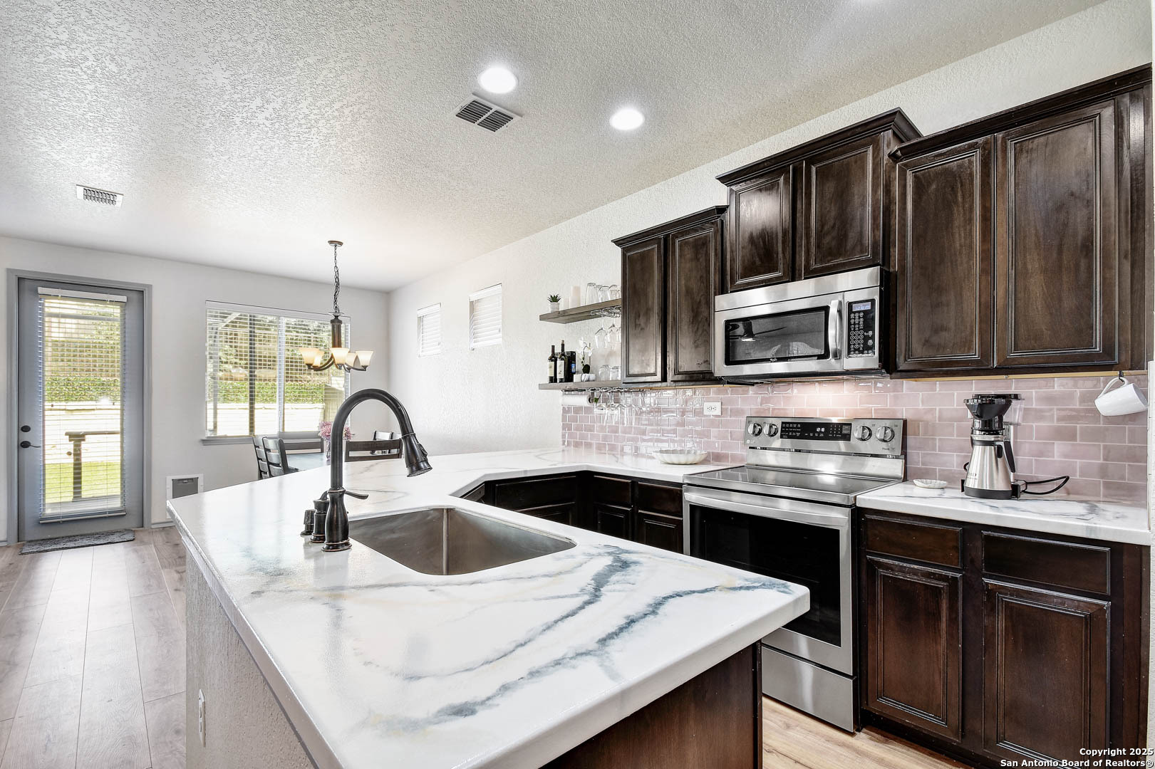 1407 Nicholas Manor