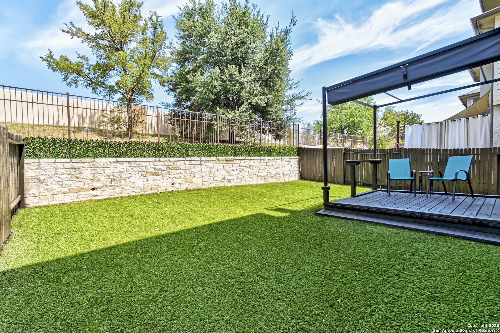 1407 Nicholas Manor
