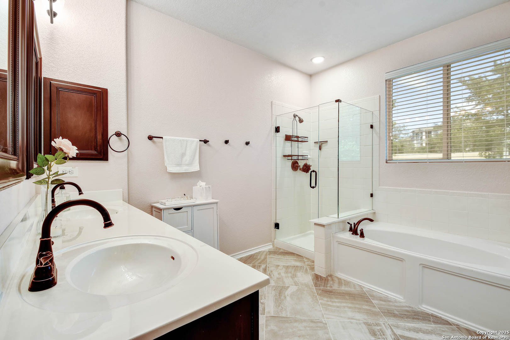 1407 Nicholas Manor