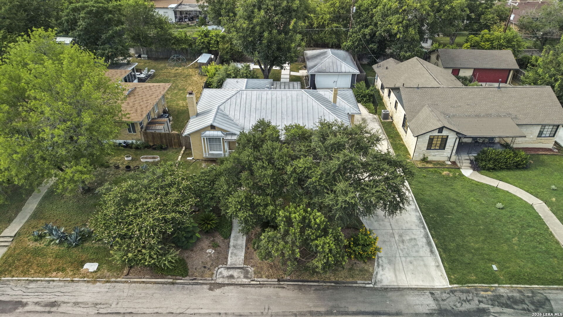 2423 W SUMMIT AVE