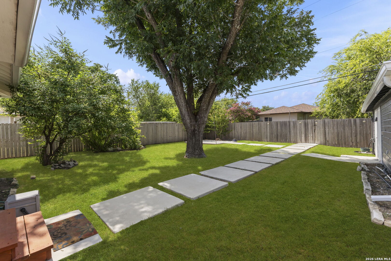 2423 W SUMMIT AVE
