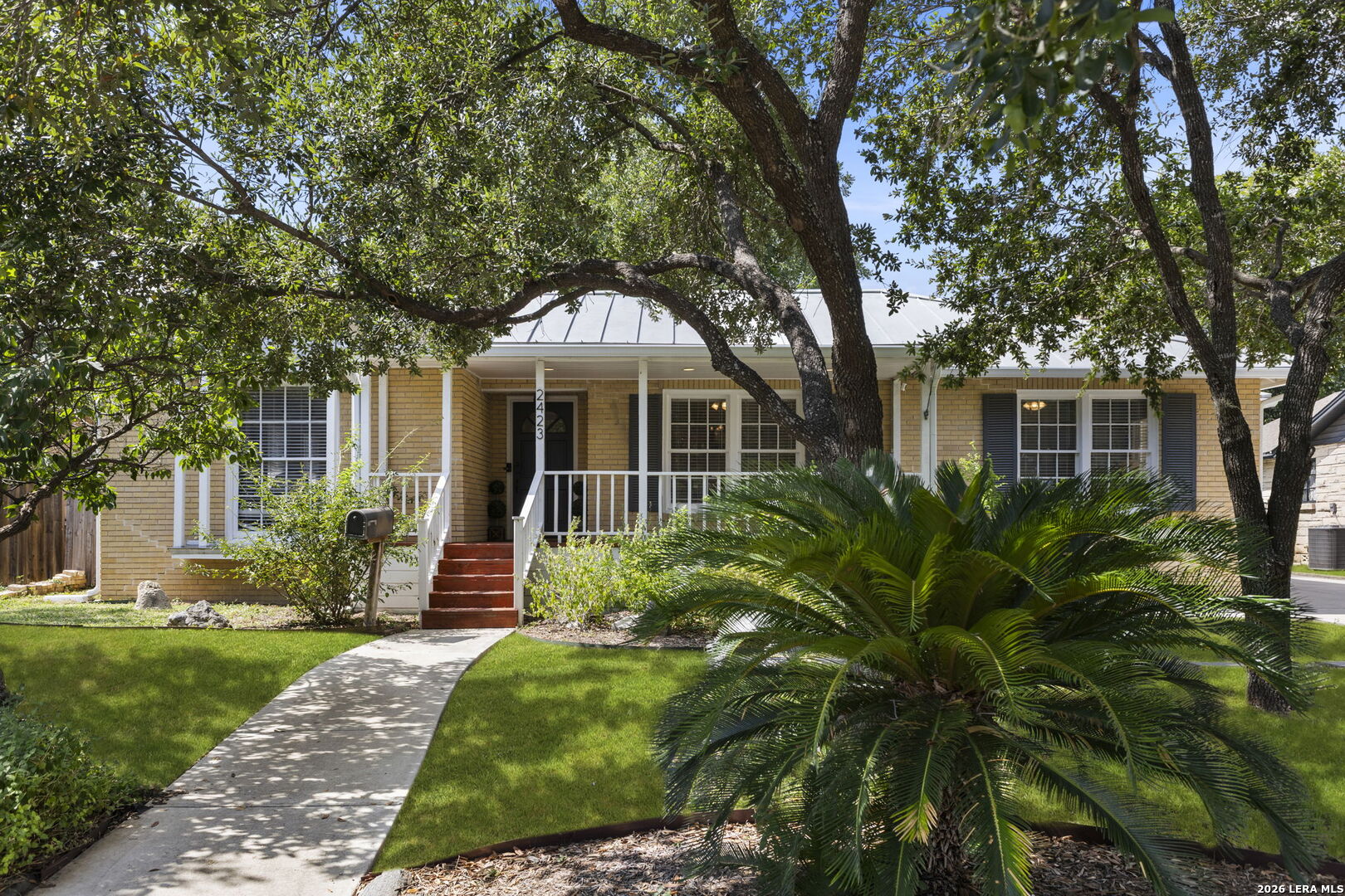 2423 W SUMMIT AVE