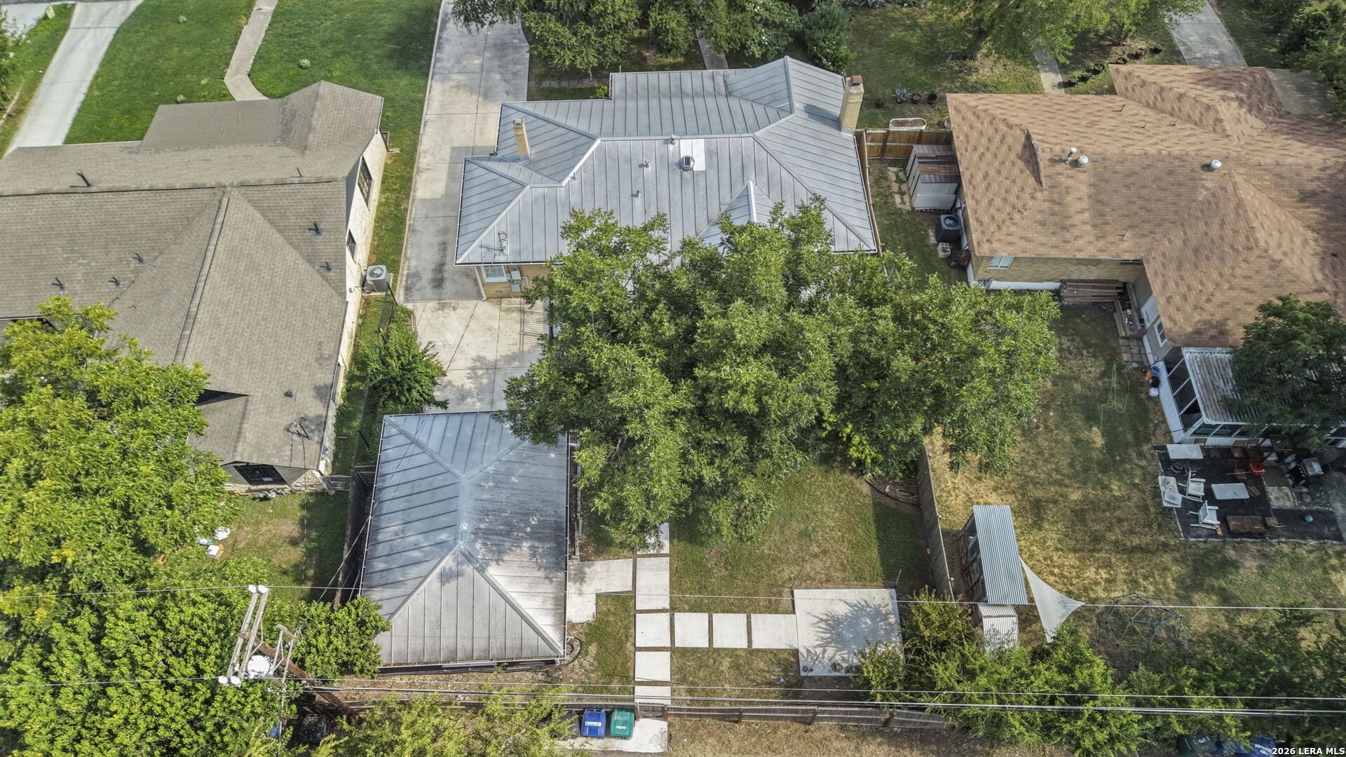 2423 W SUMMIT AVE
