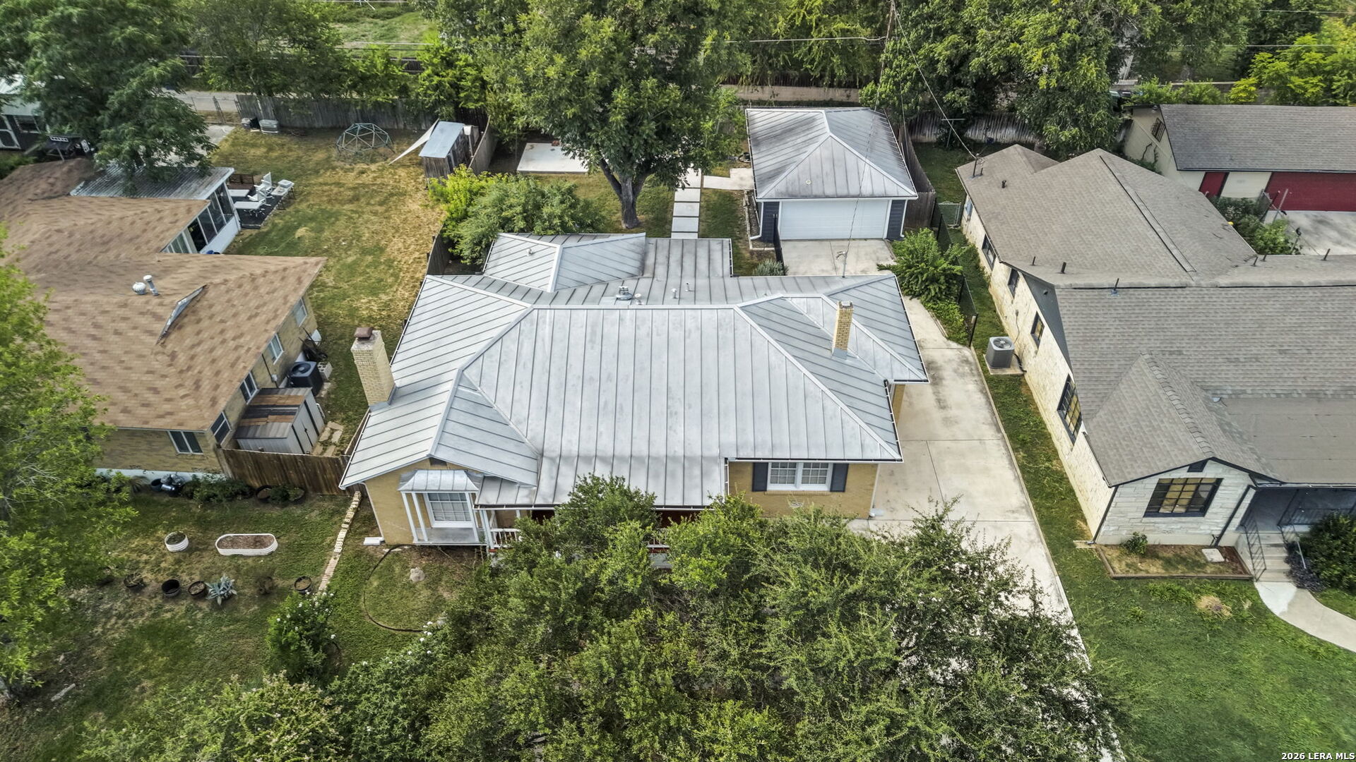 2423 W SUMMIT AVE