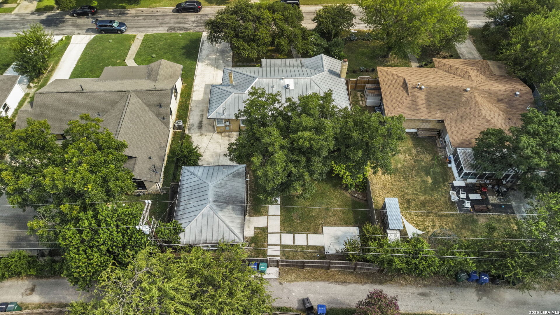 2423 W SUMMIT AVE