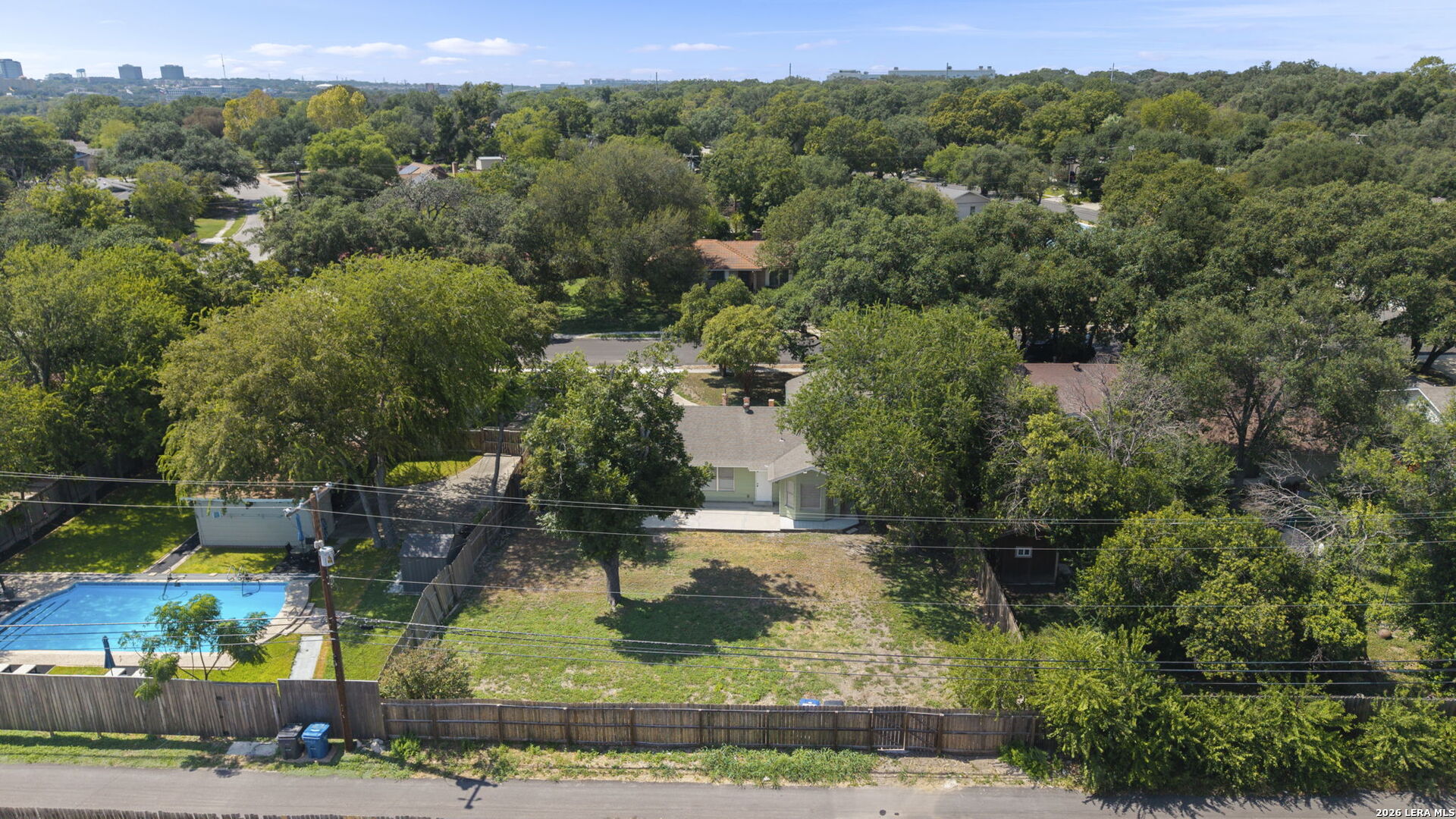 8610 DUDLEY DR