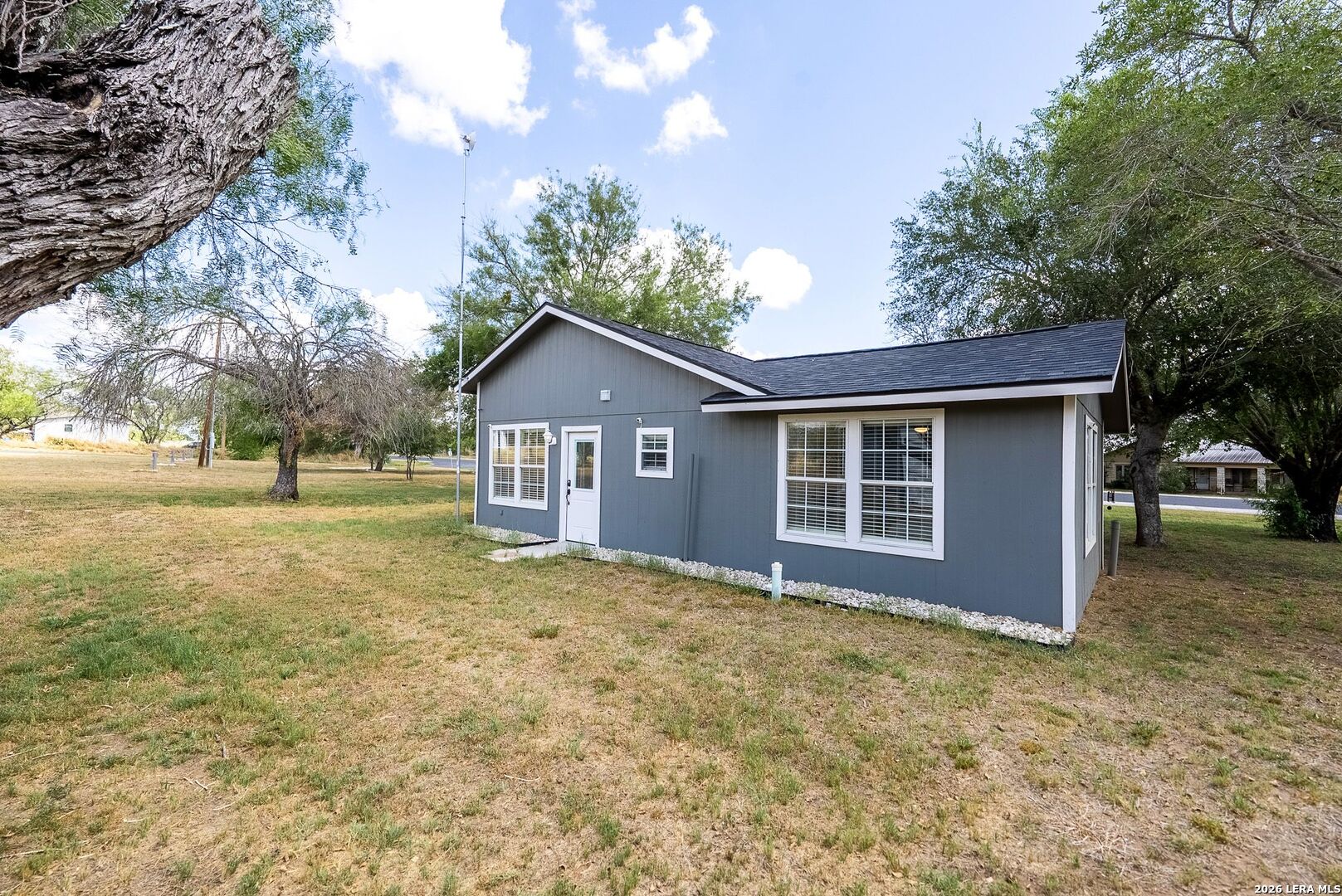 225/255/285 SAN ANTONIO AVE