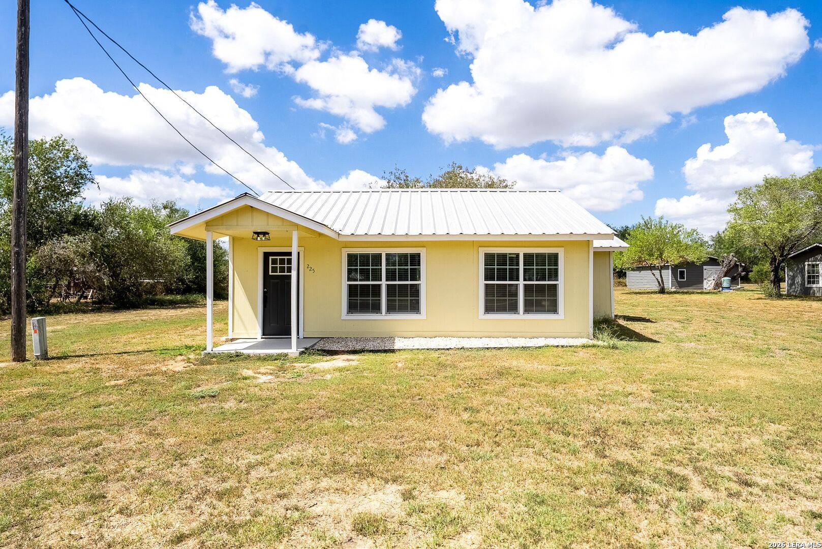 225/255/285 SAN ANTONIO AVE