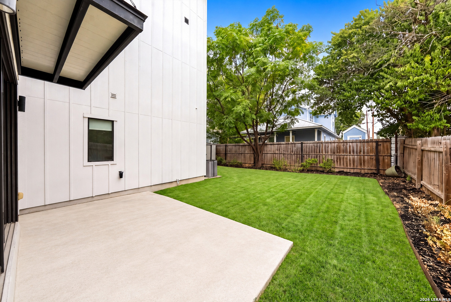 215 DOUGLAS WAY ST