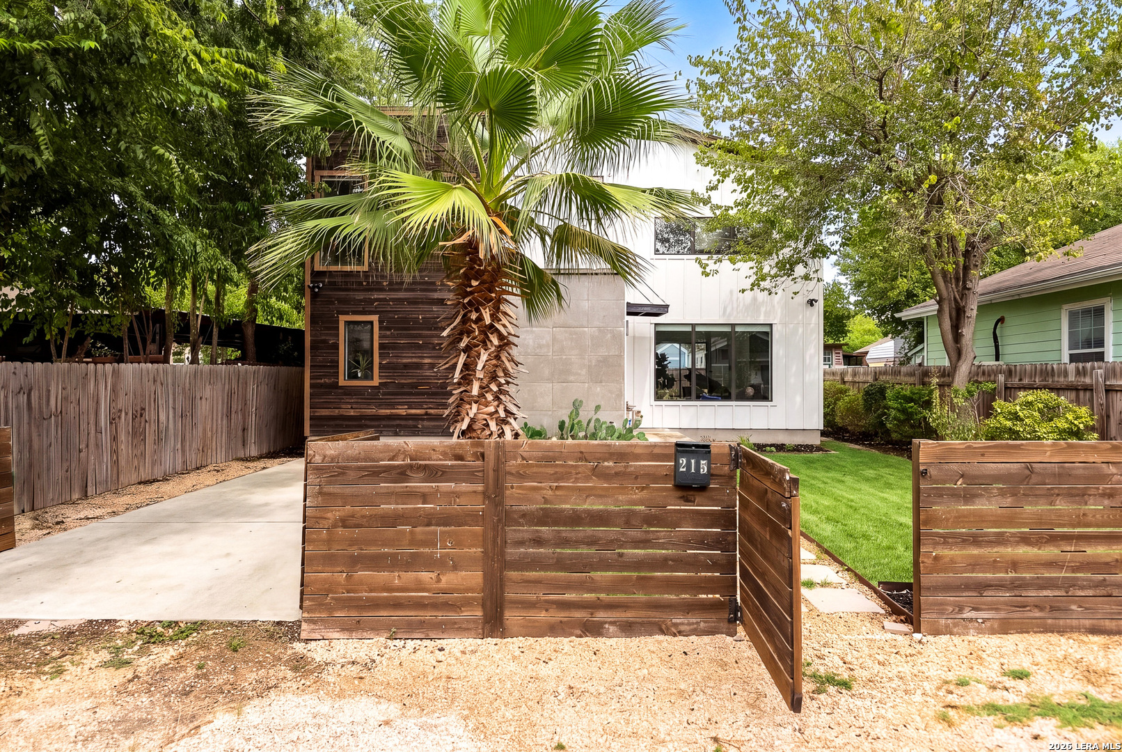 215 DOUGLAS WAY ST