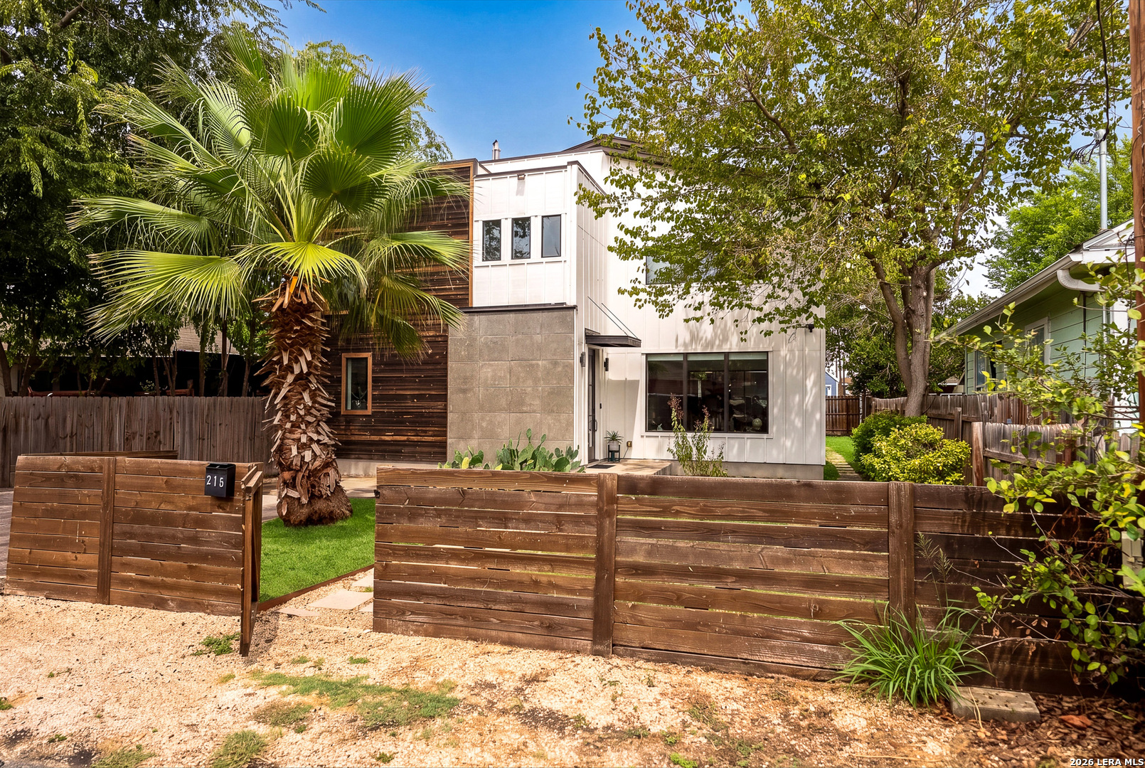 215 DOUGLAS WAY ST