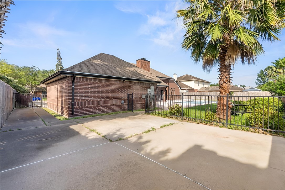 5913 Woodmere Dr