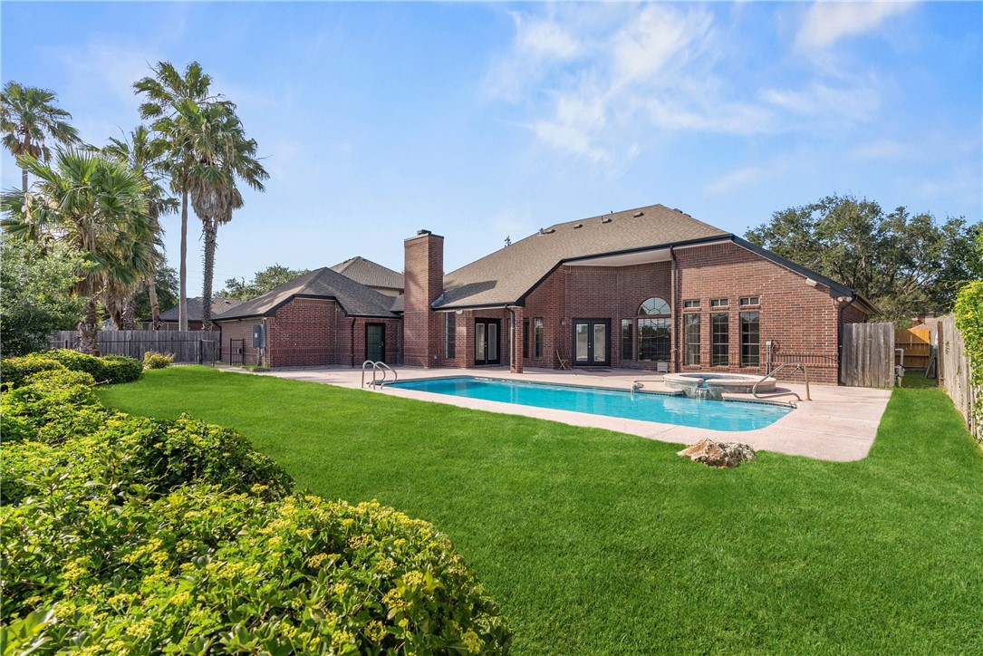 5913 Woodmere Dr