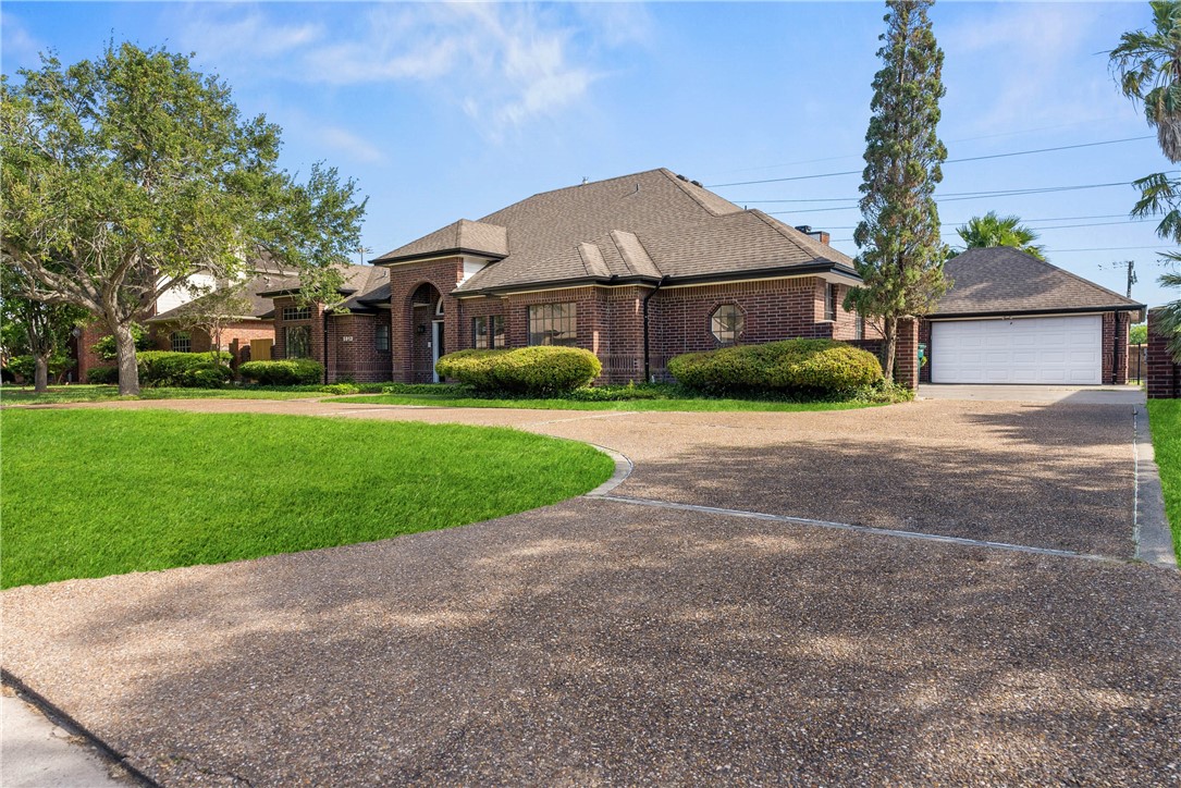 5913 Woodmere Dr