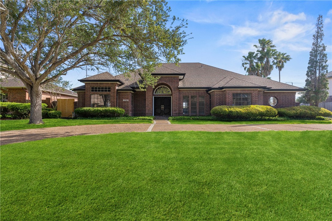5913 Woodmere Dr