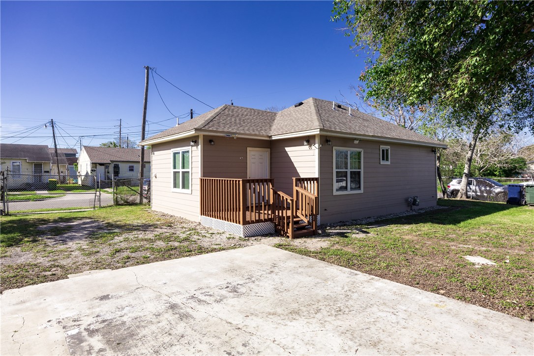 2407 Mary St