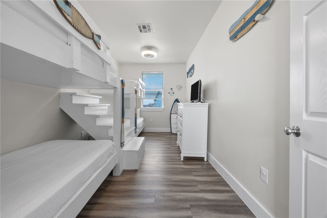 162 La Concha Blvd 38