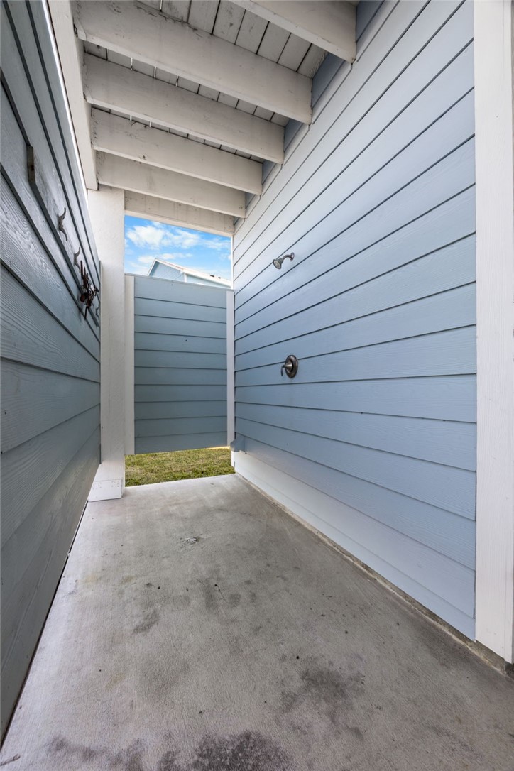 162 La Concha Blvd 38