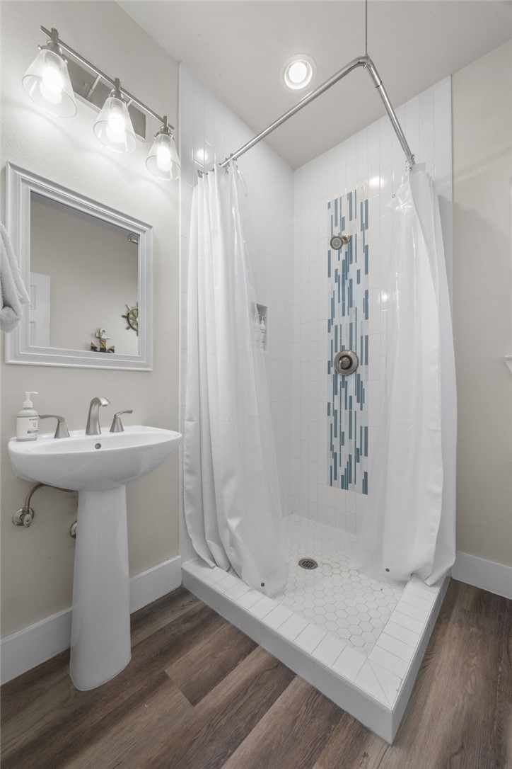 162 La Concha Blvd 38