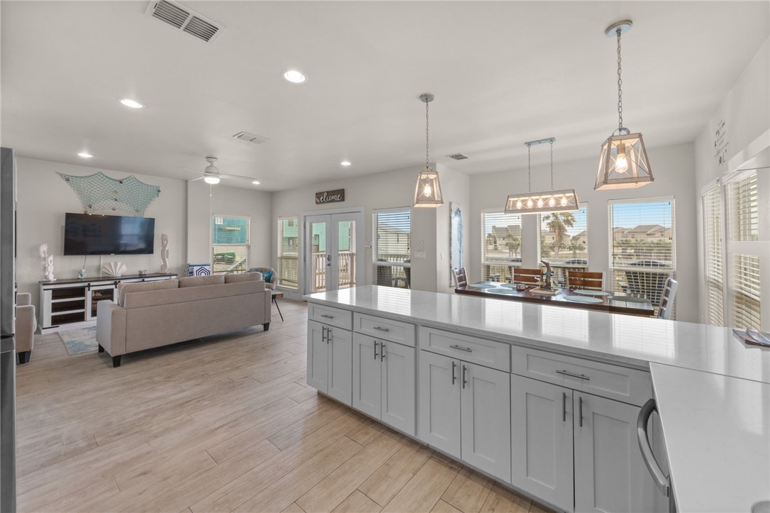 162 La Concha Blvd 38