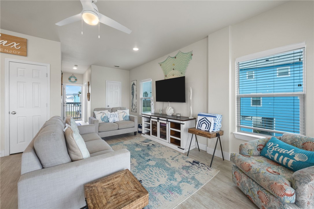 162 La Concha Blvd 38